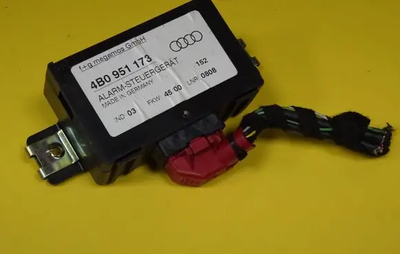 Audi A4 S4 B5 8D Alarm control unit/module 4B0951173