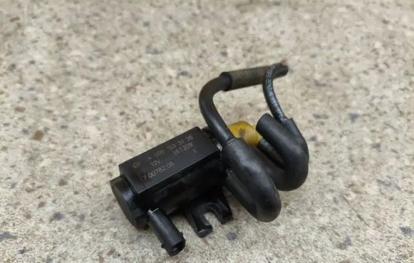 Mercedes-Benz C W205 Turbo solenoid valve A0091533128 70078208 16T209