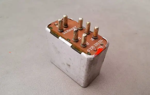 Mercedes-Benz W123 Window wiper relay 0335320014