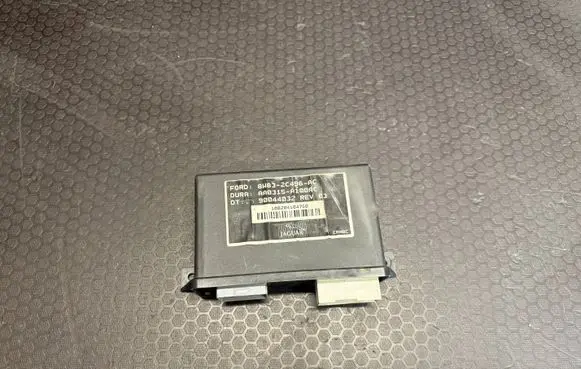 Jaguar XF X250 Hand brake control module 8W832C496AC 90044032 AA0315A100AC