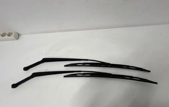 Front wiper blade arm