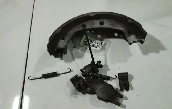 Land Rover Freelander 2 - LR2 Handbrake/parking brake pads 