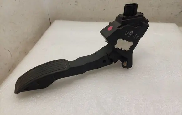 Toyota Avensis T270 Accelerator throttle pedal 7811002020 50645289880