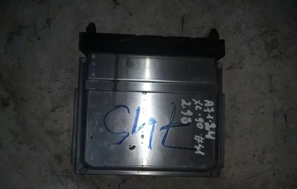 Volvo XC90 Engine control unit/module 08675761