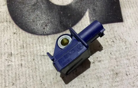 Mercedes-Benz E W212 Airbag deployment crash/impact sensor a2128204926 2128204926
