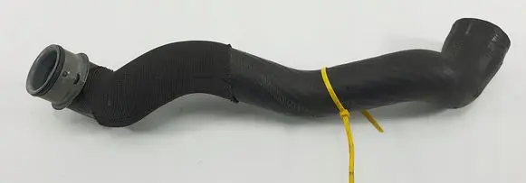 Mercedes-Benz C AMG W203 Engine coolant pipe/hose 2035010282