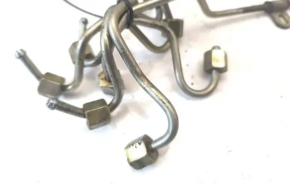 Fuel injector supply line/pipe