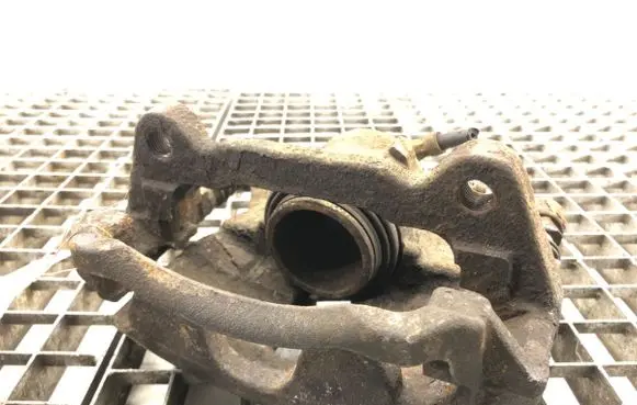 Volkswagen Golf VII Front brake caliper