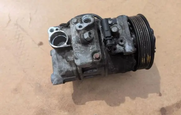 Porsche Cayenne (92A) Air conditioning (A/C) compressor (pump) L526 L731