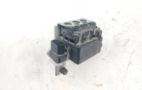 Volkswagen Touareg II Air suspension valve block 95835890300 15100050402 15152400272