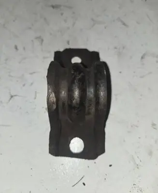 Nissan Terrano Sway bar bush bracket, front 