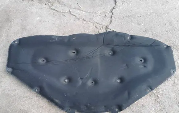 Engine bonnet/hood sound/heat insulation