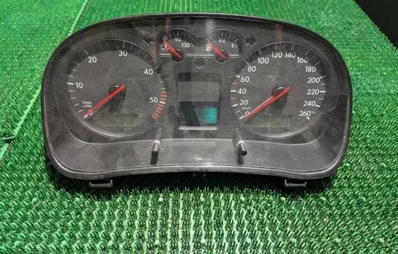 Volkswagen Golf IV Speedometer (instrument cluster) 1J0920826C 011002183405