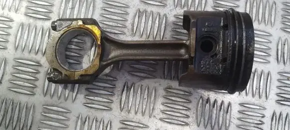Volkswagen Golf II Piston with connecting rod 030A