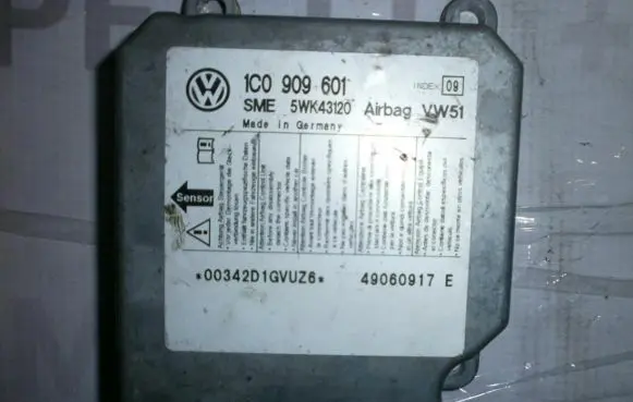 Skoda Octavia Mk2 (1Z) Airbag control unit/module 1C0909601
