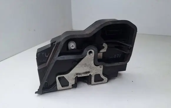 BMW 5 E60 E61 Front door lock 7167071