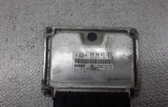 Volkswagen Golf IV Engine control unit/module 038906019CJ 0281010302