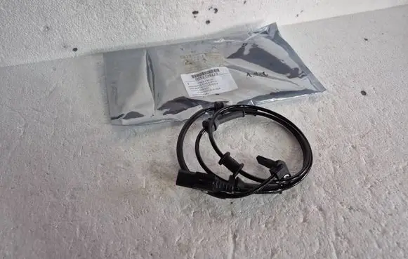 Fiat 500 ABS brake wheel speed sensor 52199223
