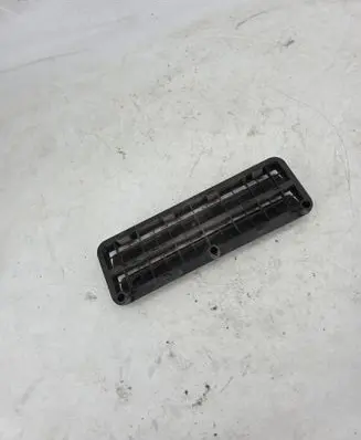 BMW 5 E34 Quarter panel pressure vent 64228151687