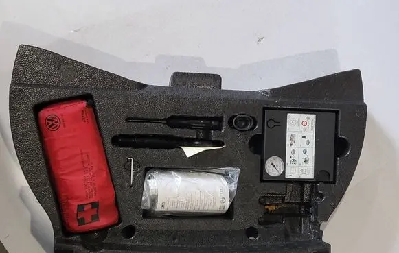 Volkswagen Touran III Glove box in trunk 5TA863717B