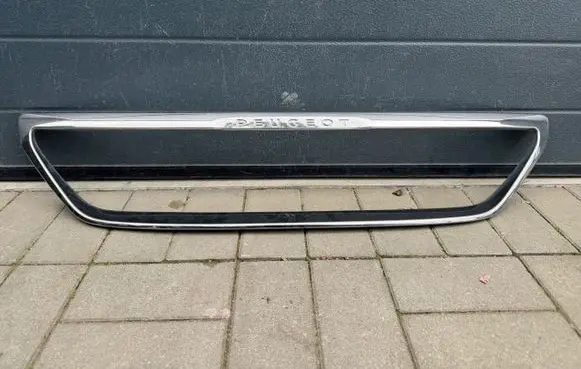 Peugeot 308 Front grill 