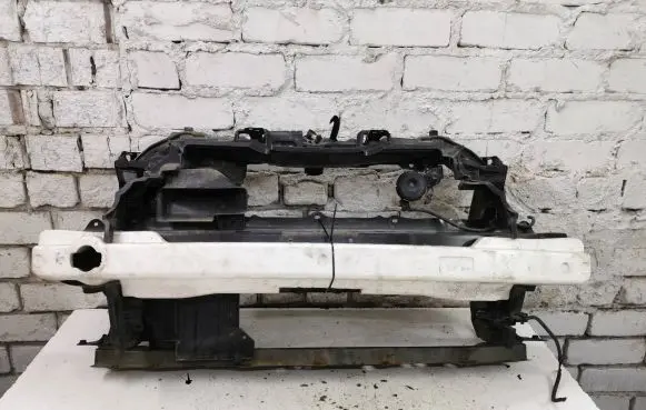 Toyota Yaris Radiator support slam panel