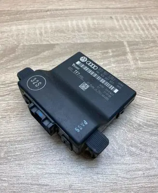 Audi A3 S3 8P Gateway control module 1K0907530J 1K0907951