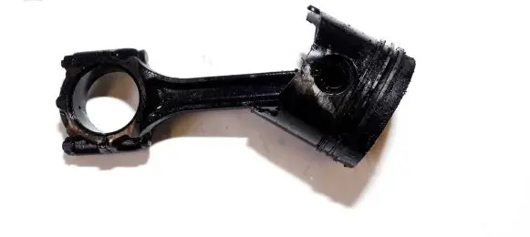 Mitsubishi Galant Piston with connecting rod