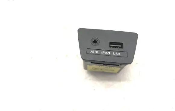 Hyundai ix35 AUX in-socket connector 2S500TAN