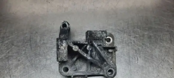 Peugeot 407 Engine mounting bracket