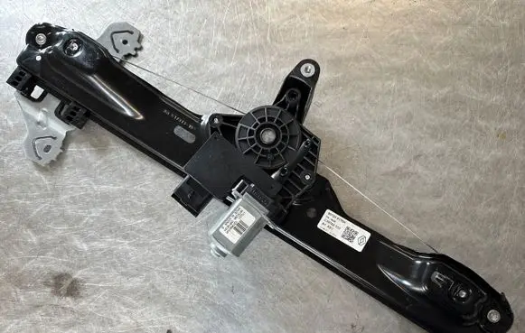 Renault Kadjar Front door window regulator with motor 807208178R