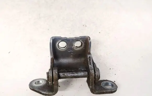 Honda CR-V Rear door lower hinge