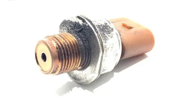 Volkswagen PASSAT B7 Fuel pressure sensor 03L906051