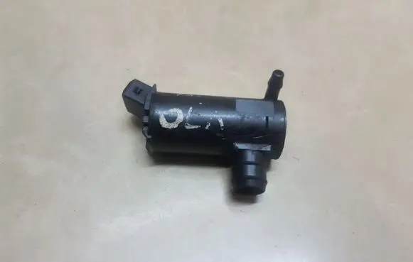 Volvo V70 Windscreen/windshield washer pump