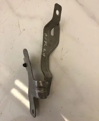 Audi A5 Sportback 8TA Engine mounting bracket 04L131561H