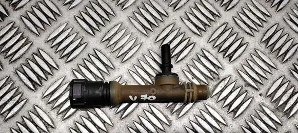 Engine coolant pipe/hose