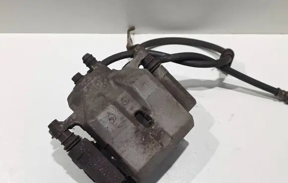 Lexus CT 200H Front brake caliper 4775047060