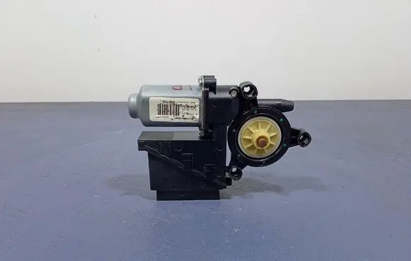 Skoda Fabia Mk1 (6Y) Front door window regulator with motor 6Q1959801A