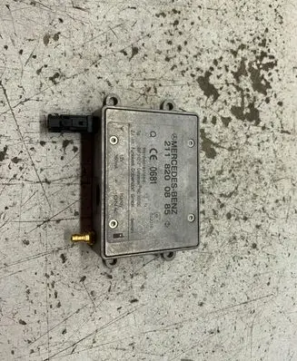 Mercedes-Benz CLS C219 Aerial antenna amplifier 2118200885