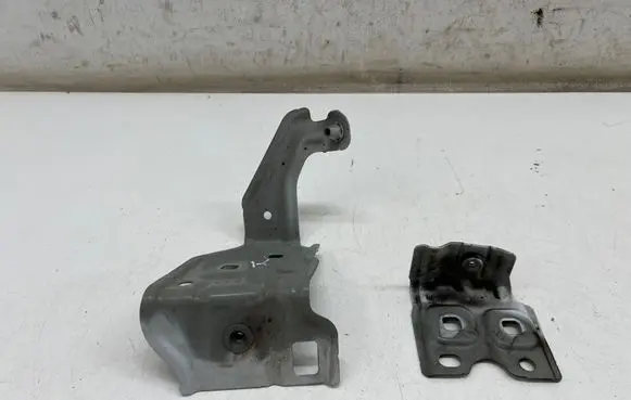 Mercedes-Benz GLA H247 Fender mounting bracket A1778802100 A2478811500