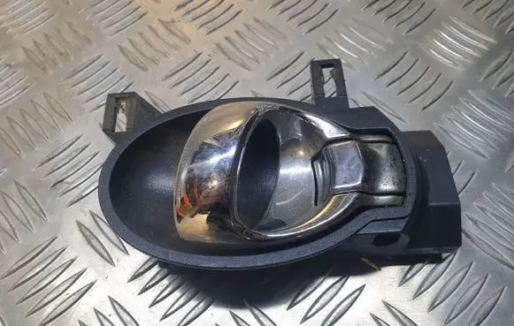 Nissan Juke I F15 Front door interior handle