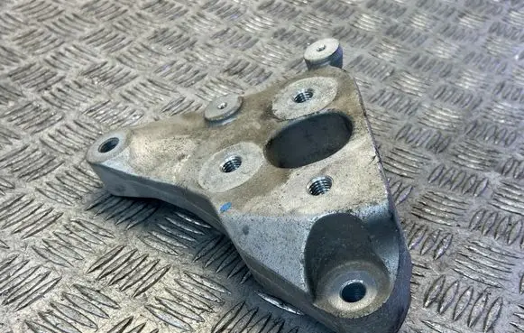 Chrysler Pacifica Gearbox mounting bracket 68224740AA
