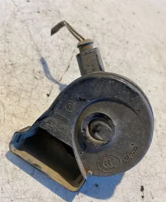 Volkswagen PASSAT B7 Horn signal