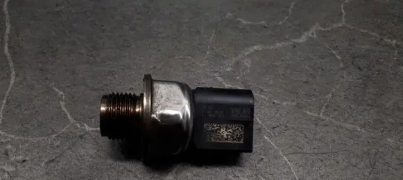 Volkswagen Golf VII Fuel pressure sensor 04l906054f