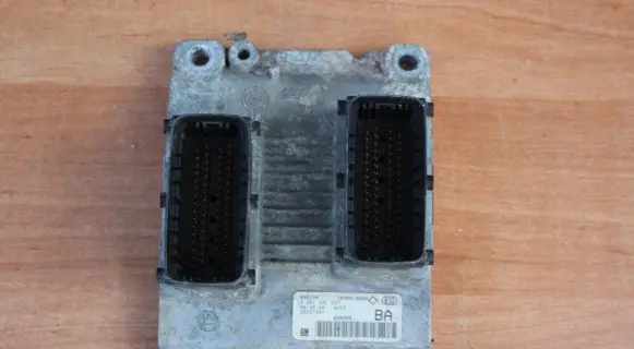 Opel Zafira B Engine control unit/module 55557247 0261201237 1039S13069