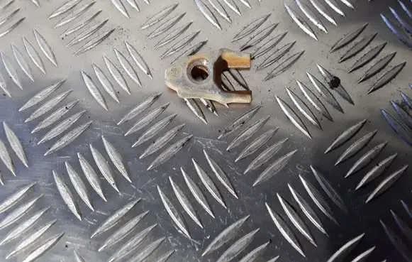 Nissan Qashqai Fuel Injector clamp holder