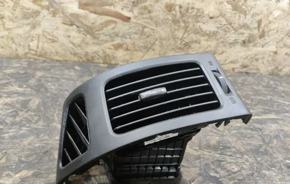 Hyundai i30 Dashboard air vent grill cover trim 974902R000 LHD