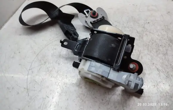 KIA Sportage Front seatbelt 888103U210