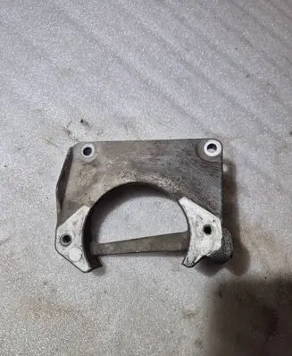 BMW 5 E60 E61 Engine mounting bracket 6761117