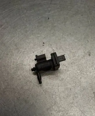 Mercedes-Benz C W203 Vacuum valve A2039000178